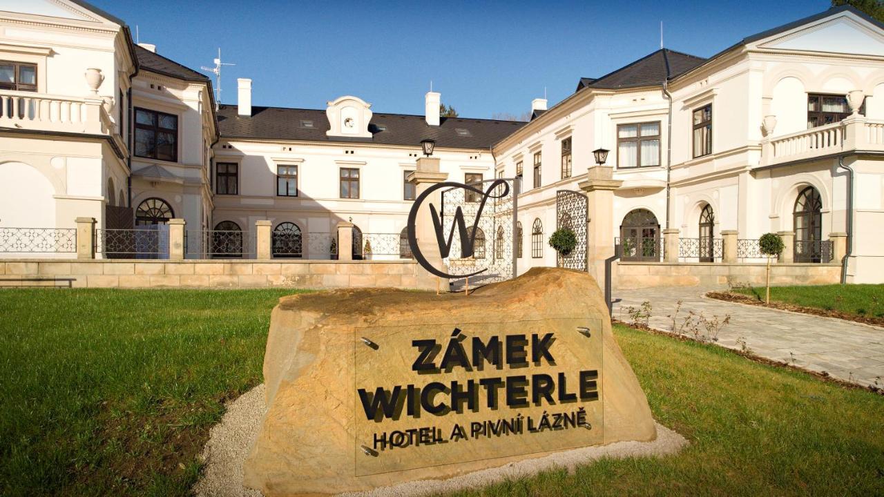 Zámek Wichterle - Hotel a pivní lázně Slavicin Esterno foto